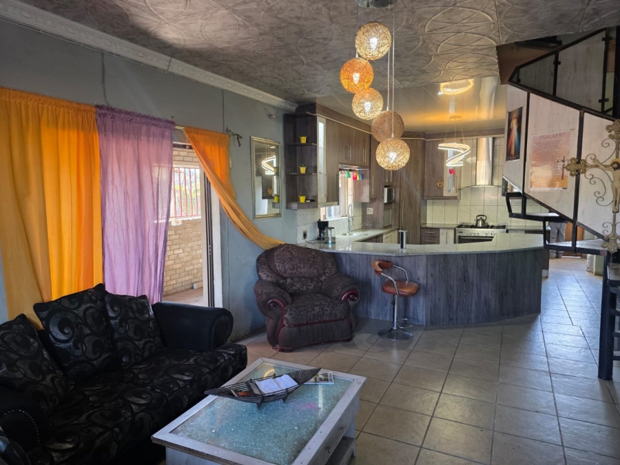 5 Bedroom Property for Sale in Bridgeton Western Cape